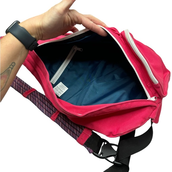 Kavu | Rope Sling Bag in Pink - Picture 6 of 7